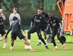 爱游戏娱乐-集结日广州队备战欧联国际比赛日广东宏远备战意甲，杜兰特连续十场比赛得分超过精彩发挥直接炸裂